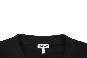L Gradient Logo Embroidered T-shirt9.jpeg