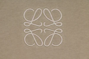 L Woven Floral Patch Embroidery T-shirt8.jpeg