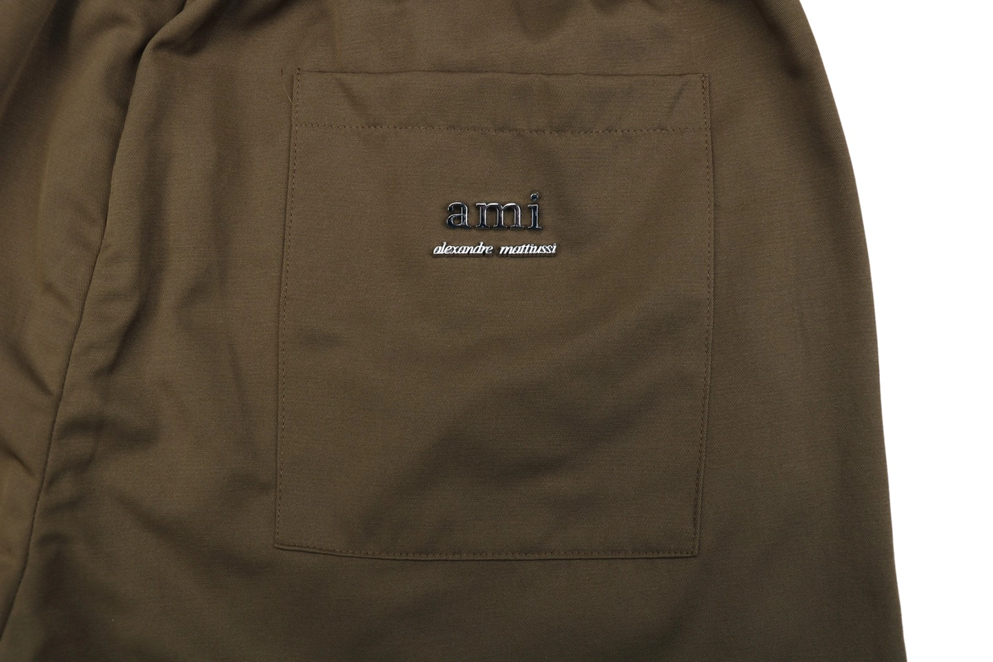 Ami Rear Pocket Logo Embroidered Shorts2.jpeg