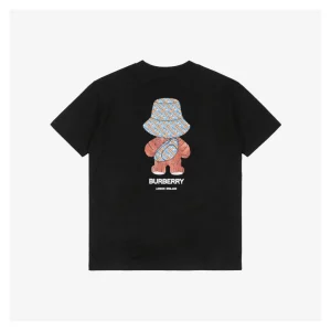 BBry Crossbody Bear Graphic Print T-shirt18.jpeg