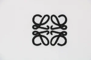 L Classic Anagram Embroidery T-shirt9.jpeg