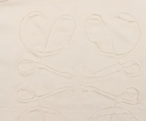 L Sleeve Logo Patch Embroidered T-shirt8.jpeg