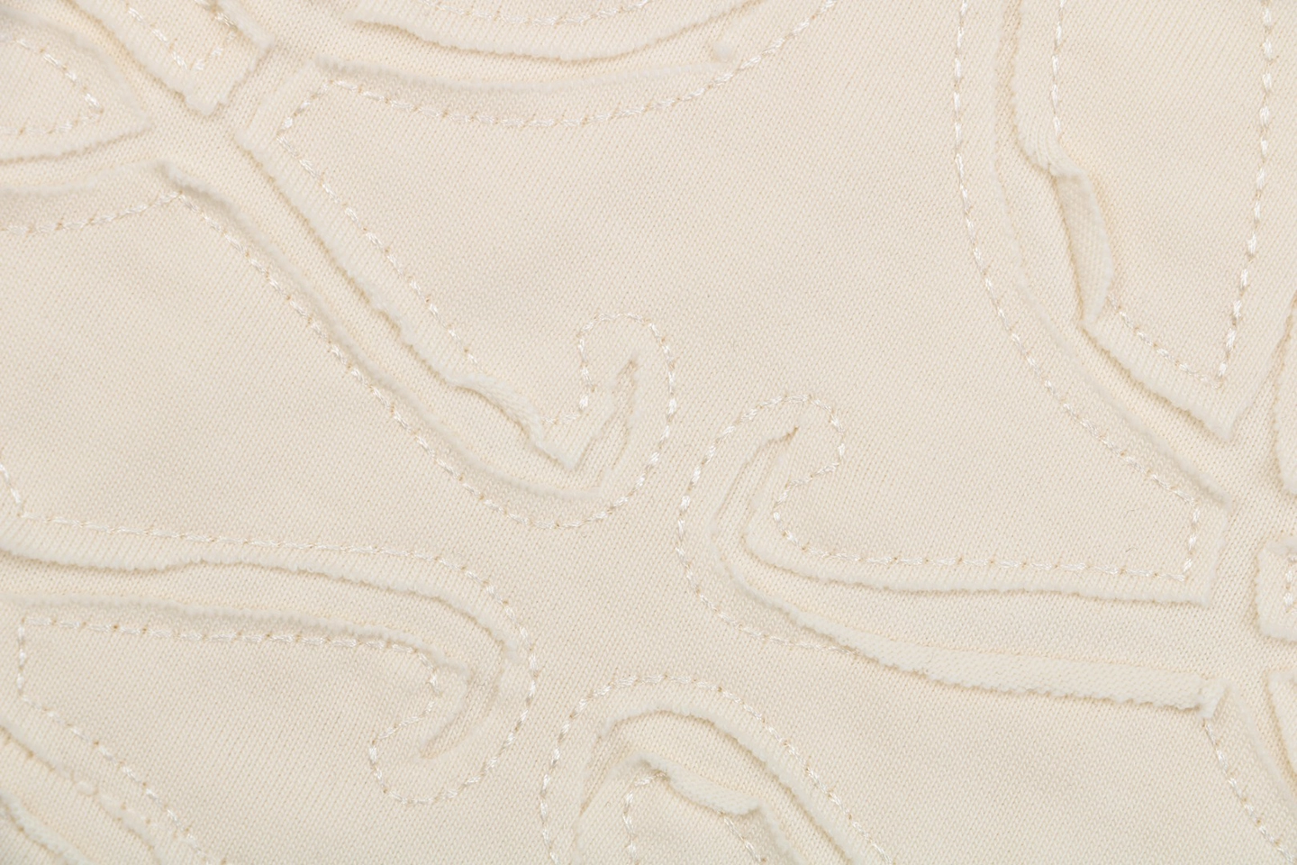 L Sleeve Logo Patch Embroidered T-shirt9.jpeg