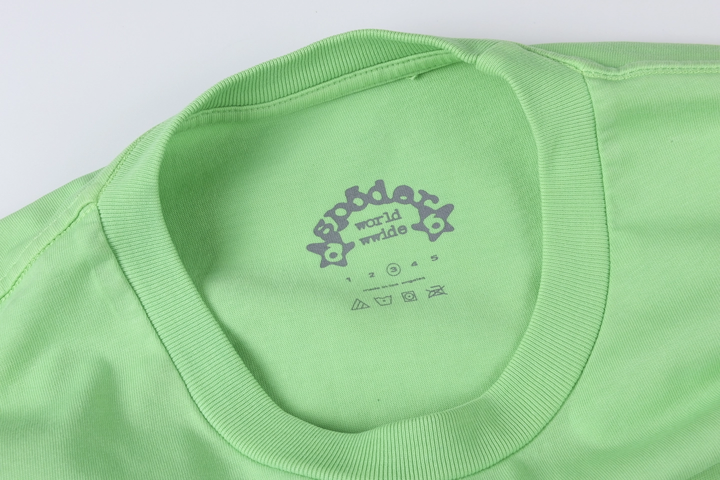 Sp5der Green Star Logo Worldwide Graphic T-shirt8