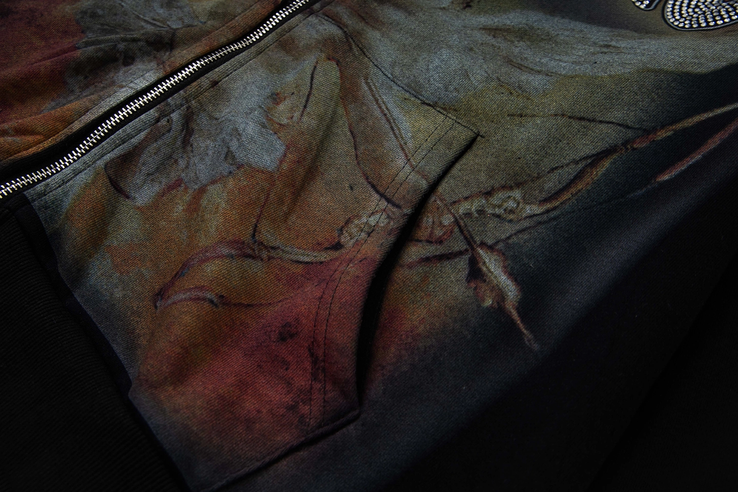 Mixed Emotion Angel Graphic Zip Black Hoodie8