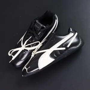 Rosé x Wmns Speedcat Premium ‘Black’ top-down view highlighting dual-lace setup with classic black laces and diagonal off-white secondary laces.