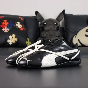 Rosé x Wmns Speedcat Premium ‘Black’ lateral side view featuring smooth black leather upper, stitched off-white Formstrip, and low-cut streamlined silhouette.