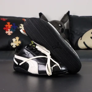 Rosé x Wmns Speedcat Premium ‘Black’ outsole view displaying grippy black rubber sole with herringbone-inspired traction pattern.