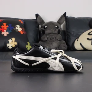 Rosé x Wmns Speedcat Premium ‘Black’ medial side view highlighting clean low-cut shape and contrasting off-white Formstrip on black leather base.