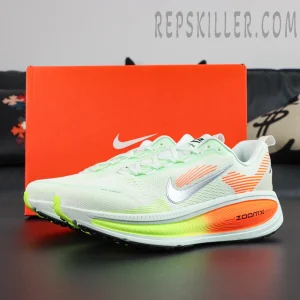 Vomero 18 'Barely Green Hyper Crimson'