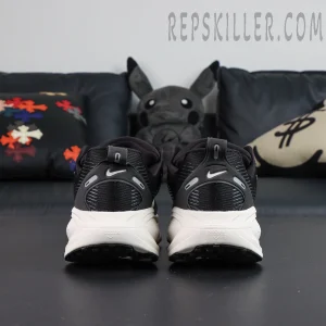 Nike Vomero 18 Extra Wide heel view with reflective heel tab and branding