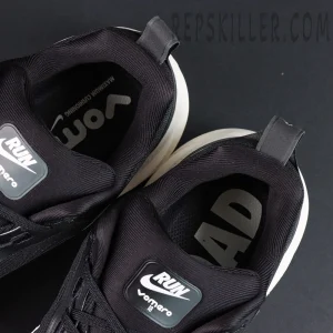 Nike Vomero 18 Extra Wide tongue label and insole cushioning system close-up