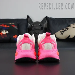 Nike Vomero 18 ‘Sail Hyper Pink’ heel view highlighting rear support and pull tab