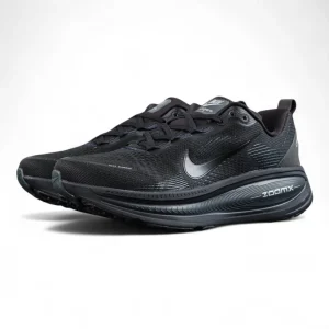 Nike Zoom Vomero 18 ‘Triple Black’