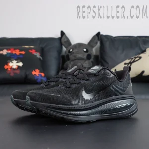 Nike Zoom Vomero 18 ‘Triple Black’ front view showing toe box mesh and structured forefoot