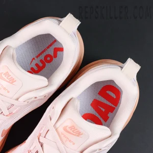 Wmns Vomero 18 'Light Soft Pink'4