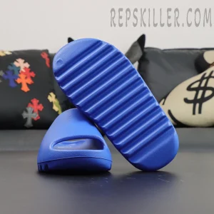 Yeezy Slides ‘Azure’ outsole with horizontal traction grooves