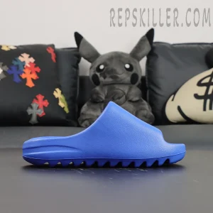Yeezy Slides ‘Azure’ lateral side profile with serrated outsole
