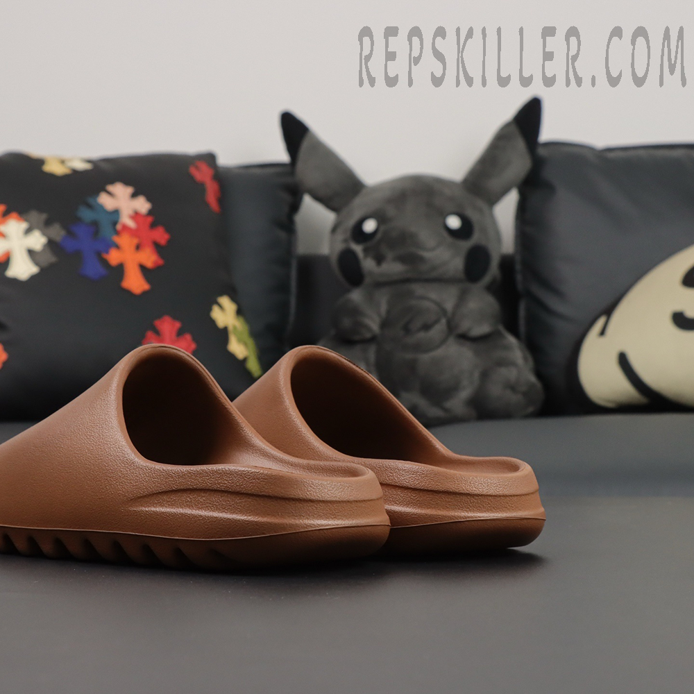 Yeezy Slides ‘Flax’ rear view highlighting heel structure