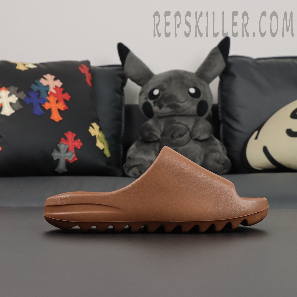 Yeezy Slides ‘Flax’ side profile showing full silhouette