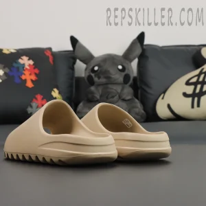 Yeezy Slides ‘Pure’ rear heel angle displaying smooth back curve