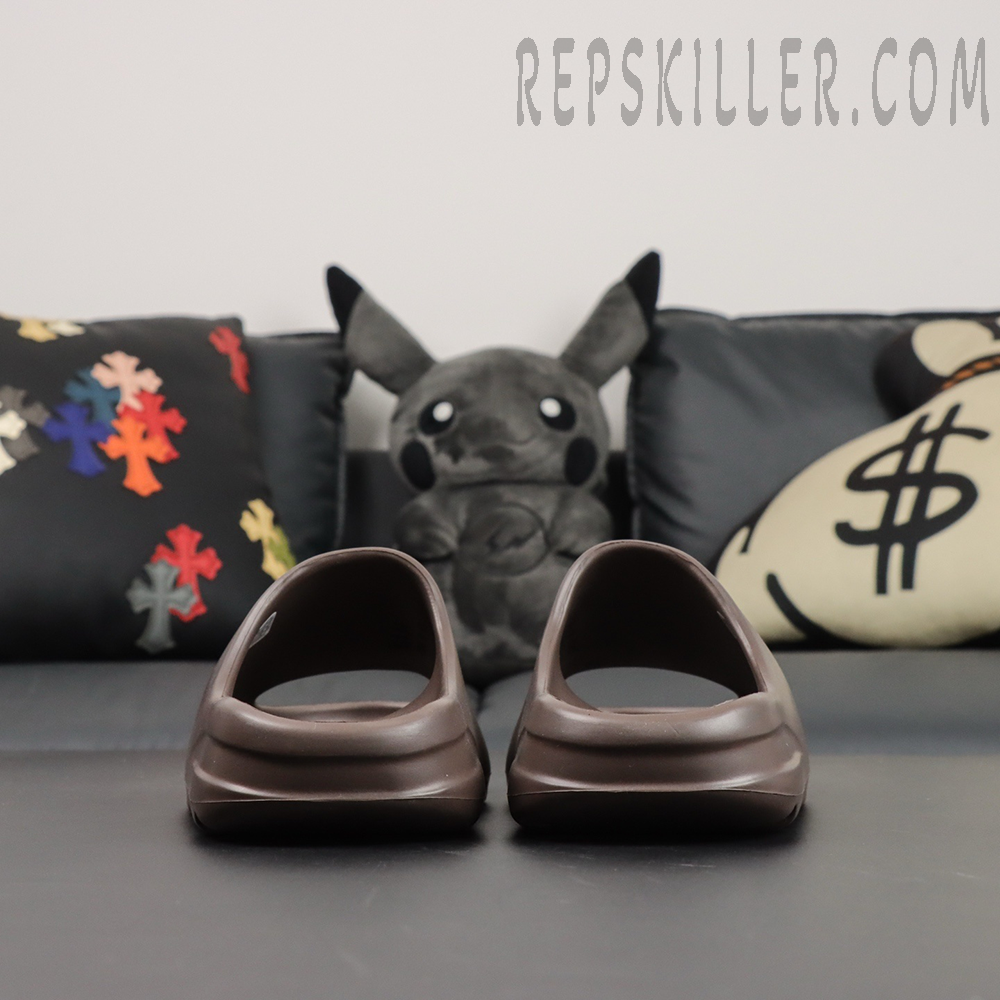 Yeezy Slides ‘Soot’ rear heel angle showing slip-on structure