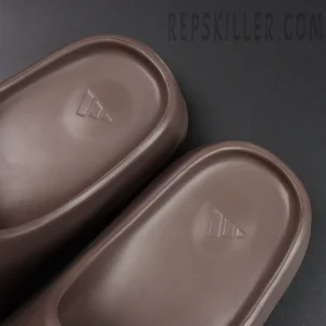 Yeezy Slides 'Soot'8