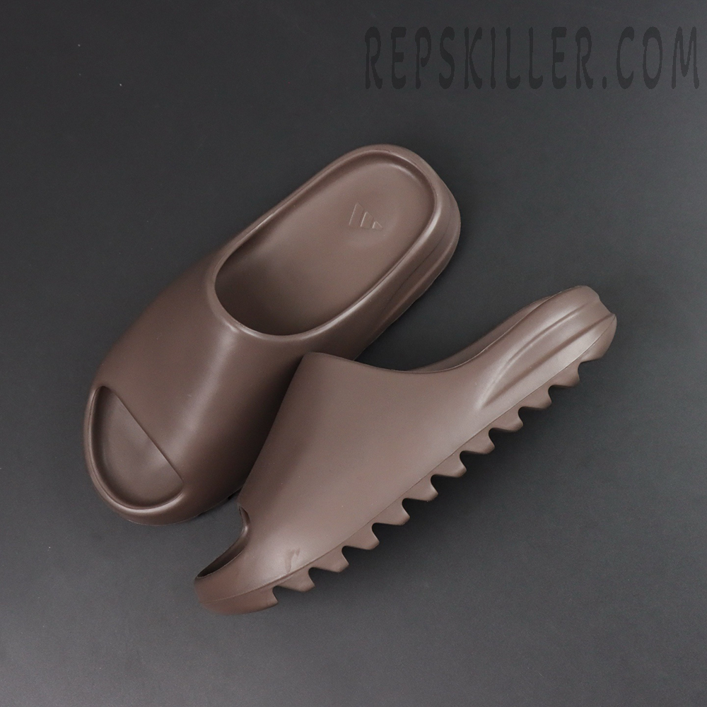 Yeezy Slides 'Soot'9