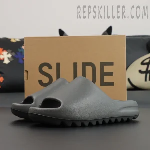 Yeezy Slides ‘Granite’9