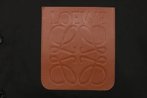 L Logo Embossed Pocket Shirt Logo tag