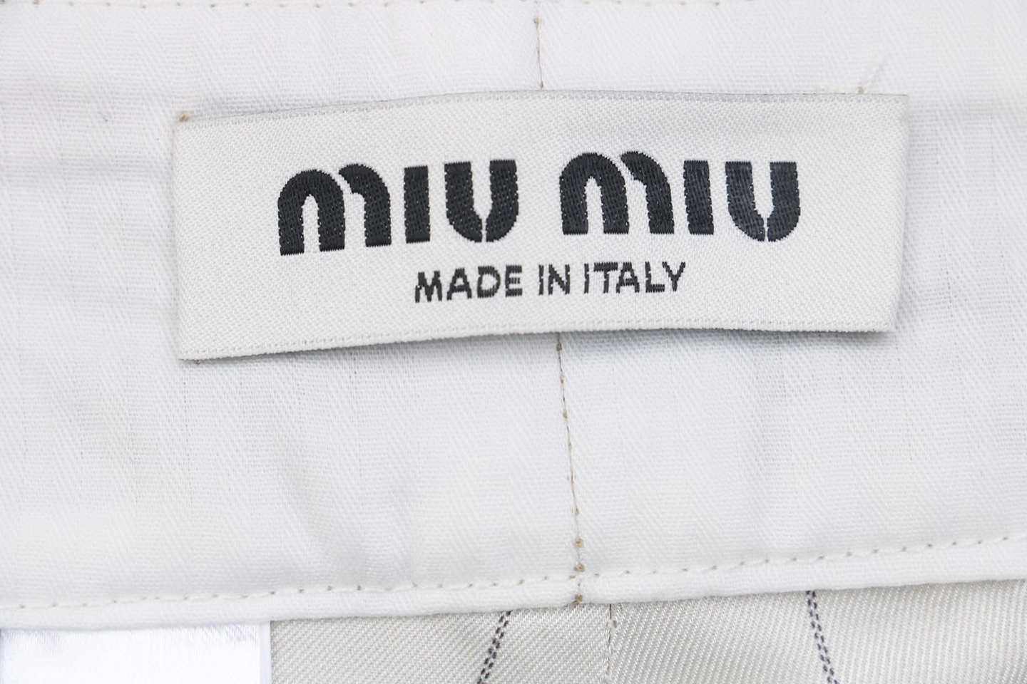 MM Striped-Lining Tailored Shorts Logo tag