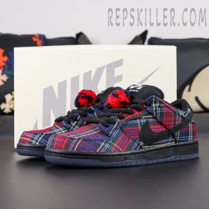 Nardwuar x Nike Dunk Low SB ‘Tam O’ Shanter Hat’ pair display with Nike SB box in background.