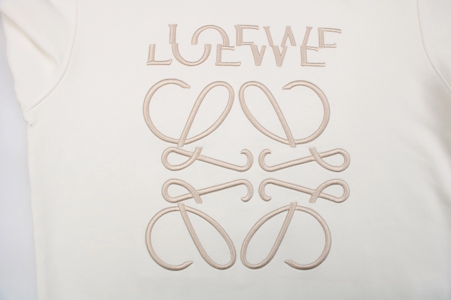 L Anagram Offset Embroidery Crewneck Sweatshirt White Front Brand Print