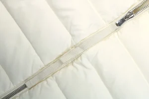 Moncler Hybrid Knit-Sleeve Lightweight Puffer Jacket White Zipper puller