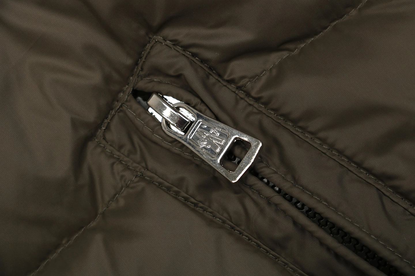 Mxxcler Knit-Sleeve Mixed Media Down Hoodie Jacket Green Zipper puller