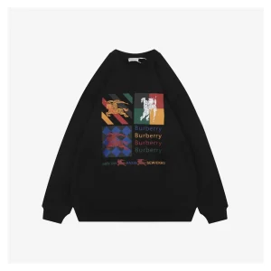 BBry Checkered Knight Graphic Crewneck Sweatshirt Black Front view