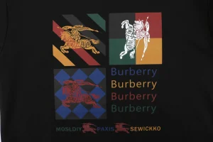 BBry Checkered Knight Graphic Crewneck Sweatshirt Black Front Print