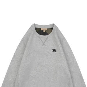 BBry Equestrian Knight Embroidered Crewneck Sweatshirt