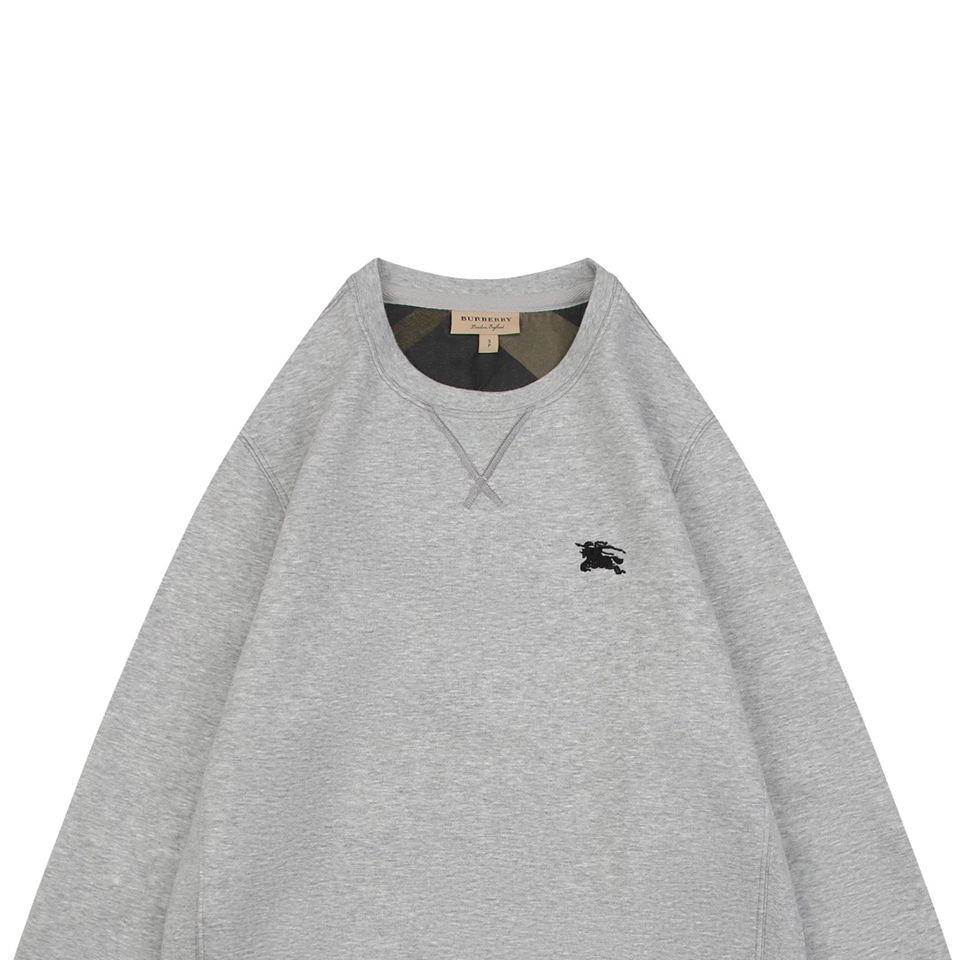 BBry Equestrian Knight Embroidered Crewneck Sweatshirt