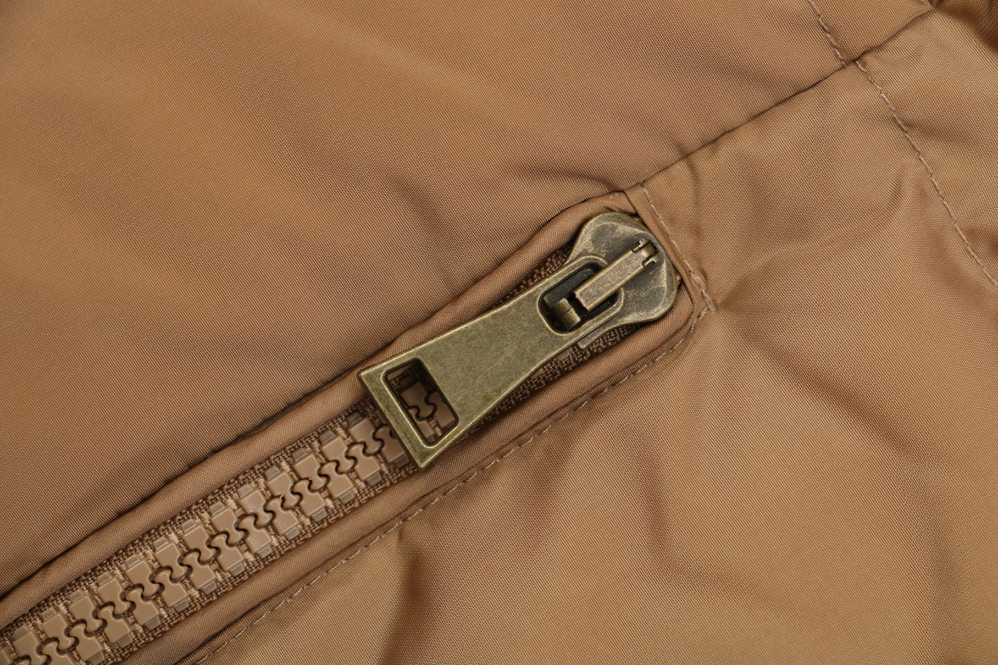 Mxxcler Agneux Cinched-Waist Hooded Down Jacket Brown Zipper puller