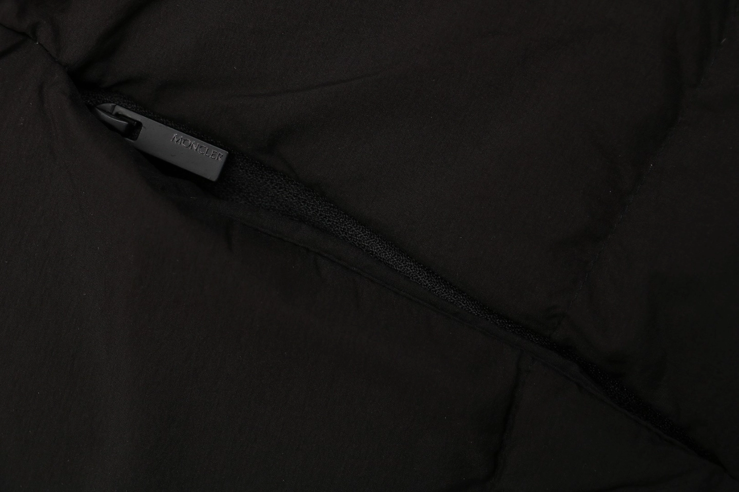 Mxxcler Fusain Short Down Puffer Jacket Black