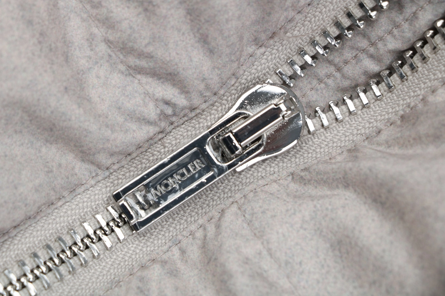 Mxxcler x RO Gradient Quilted Down Jacket #MT-2509 Zipper puller