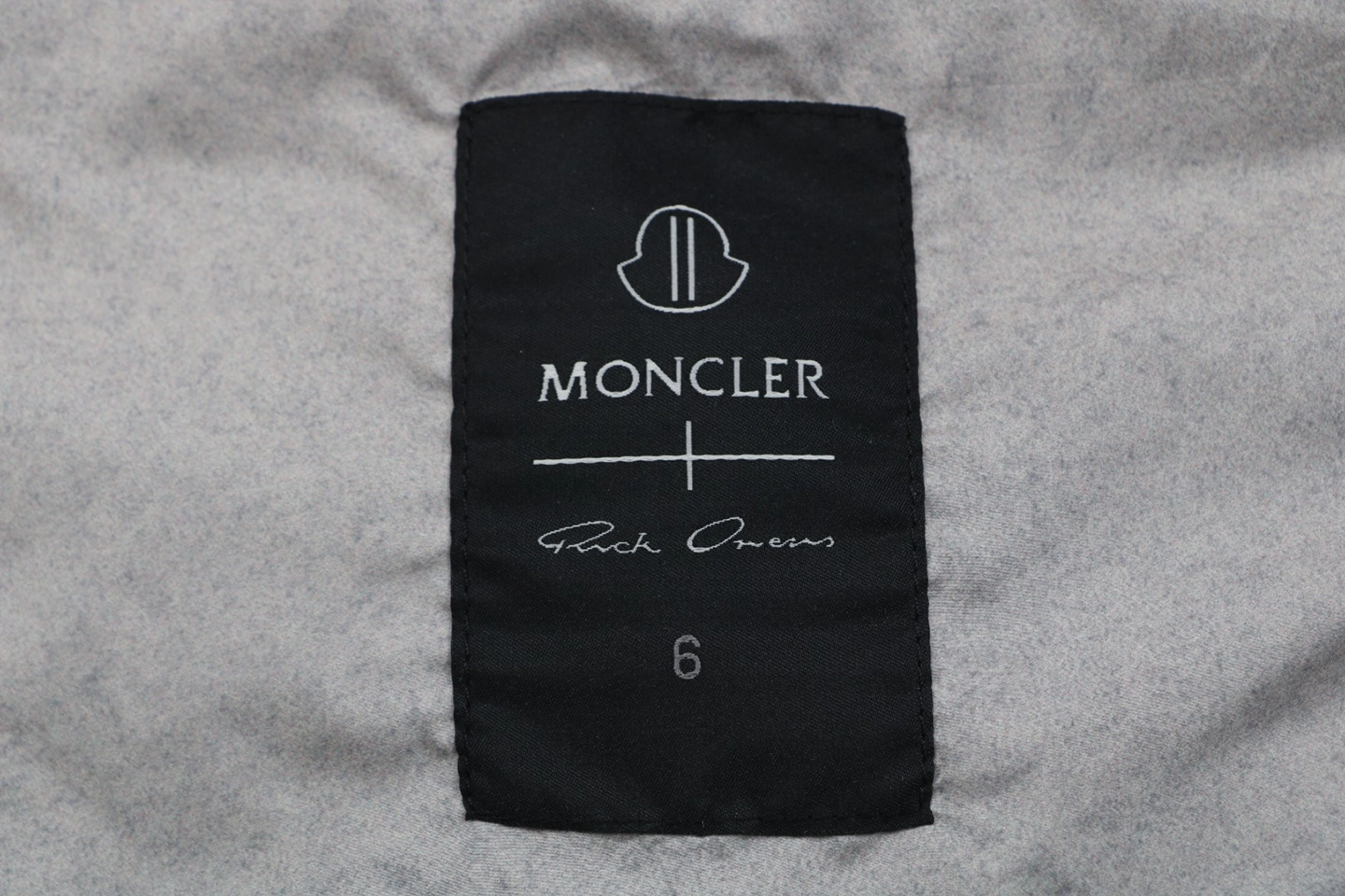 Mxxcler x RO Gradient Quilted Down Jacket #MT-2509 Brand label