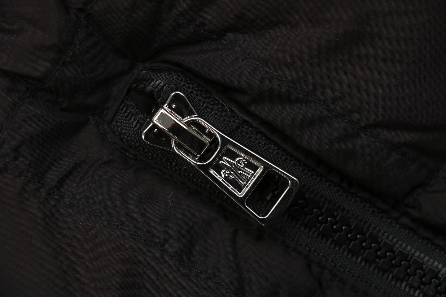 Mxxcler Dual-Zip Side Pocket Hooded Down Jacket Zipper puller