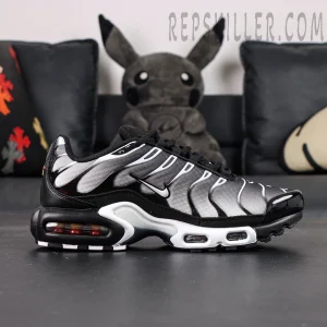 Air Max Plus 'Black Metallic Silver'5.jpg