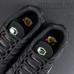 Nike Air Max Plus “Green Strike” tongue Air logo and inner lining detail