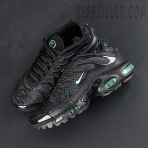 Nike Air Max Plus “Green Strike” top-down view of the pair