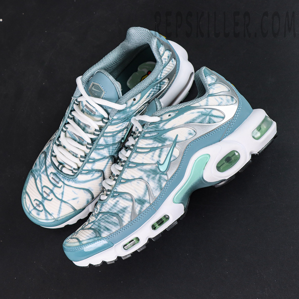 Nike Air Max Plus Palm Pack Waterway top-down view showing overall silhouette