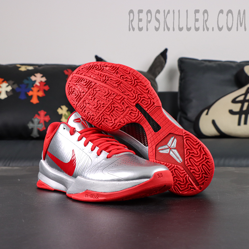 Caitlin Clark x Nike Zoom Kobe 5 Protro “Rookie of the Year” basketball shoes, outsole traction pattern with Kobe logo detail