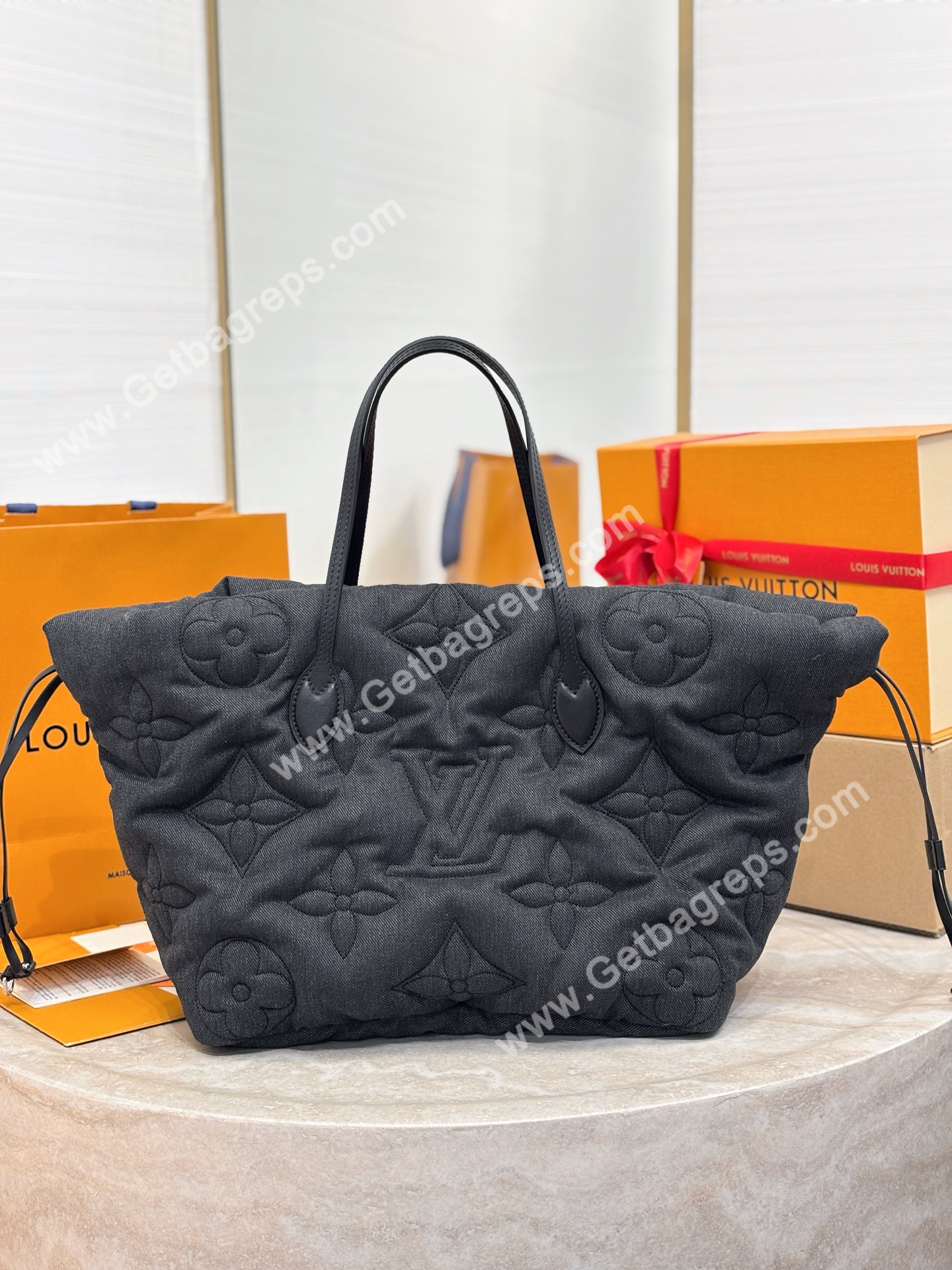 LV-M26364-Neverfull-Inside-Out-MM-Black-Jeans.jpg